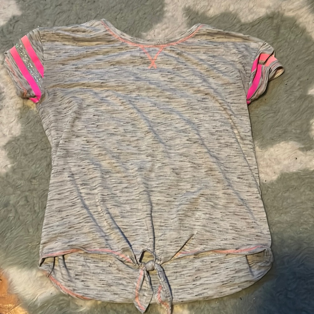 Kohl’s brand t tshirt with a little tie at the bottom.